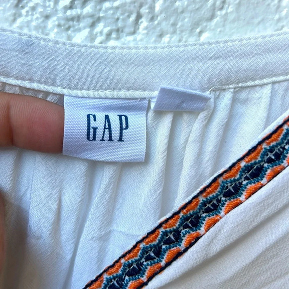 GAP Embroidered Peasant Blouse Split Neck Top size XS - Picture 5 of 6